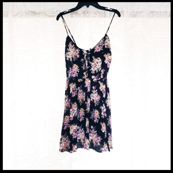 Forever21:Size:S/Fit & Flare Black Floral Dress - Picture 2 of 4